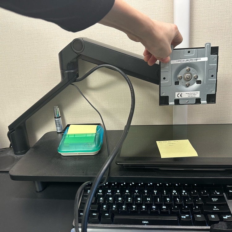 삼성 32인치 모니터 C32JG54 + 델 모니터암 msa14 이미지