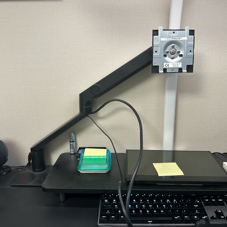 삼성 32인치 모니터 C32JG54 + 델 모니터암 msa14 이미지