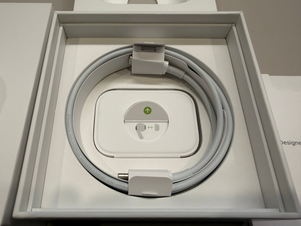 에어팟 프로 2세대 라이트닝 S급 풀박스 이미지