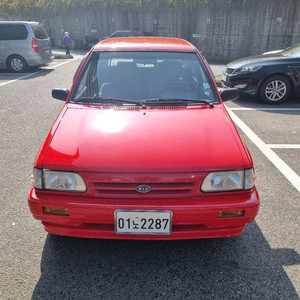 프라이드 빨강색 1996년산 올드카 이미지