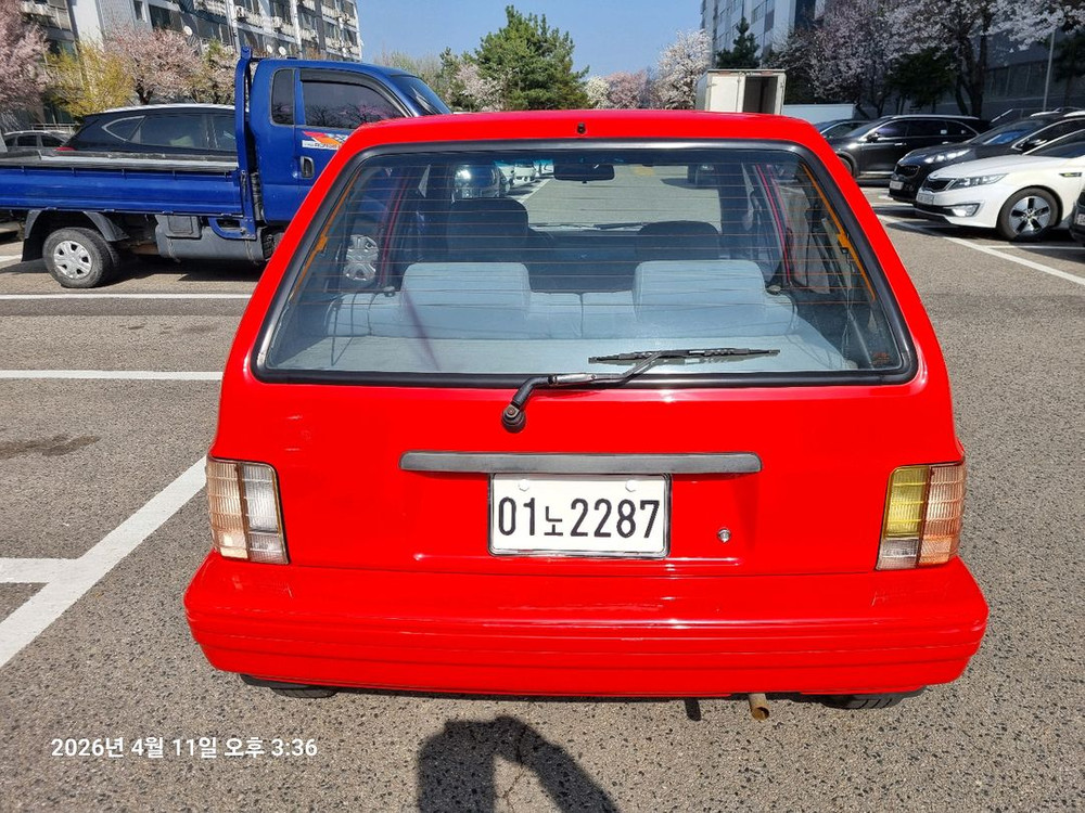 프라이드 빨강색 1996년산 올드카 이미지