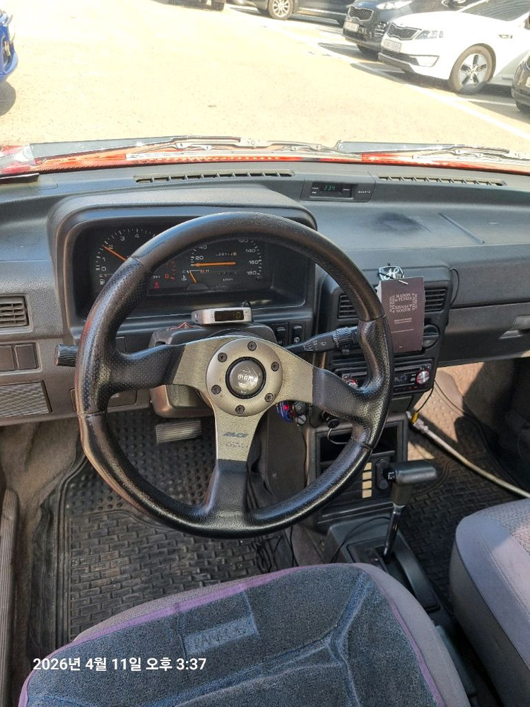 프라이드 빨강색 1996년산 올드카 이미지