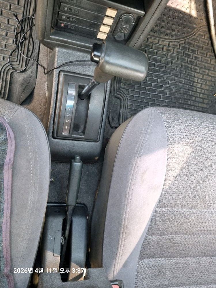 프라이드 빨강색 1996년산 올드카 이미지