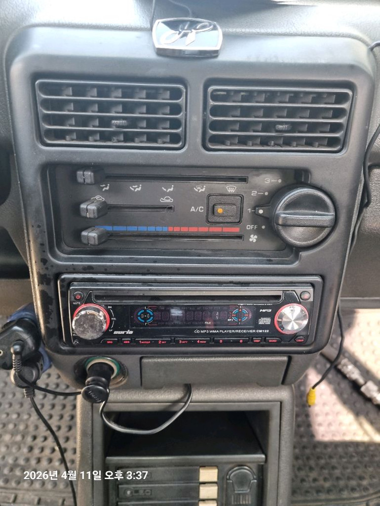 프라이드 빨강색 1996년산 올드카 이미지