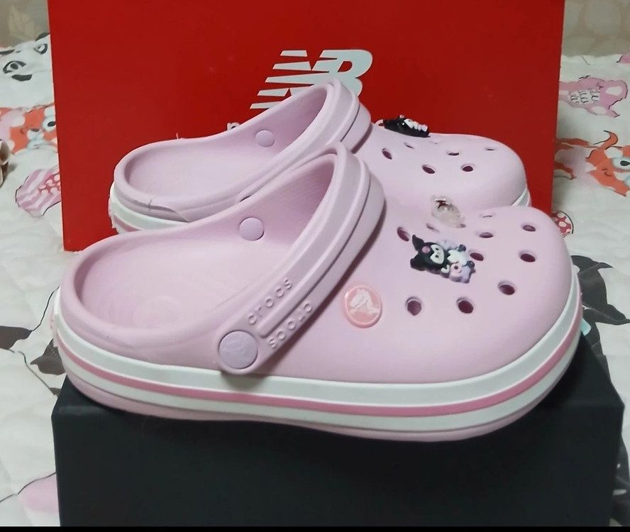 크록스정품 J2 210 지비츠포함 크록밴드 발레리나핑크.거의 새거 이미지