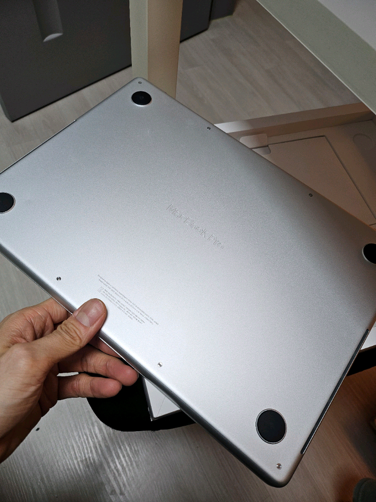 M1 맥북 프로 14인치 32g 1TB 판매 이미지