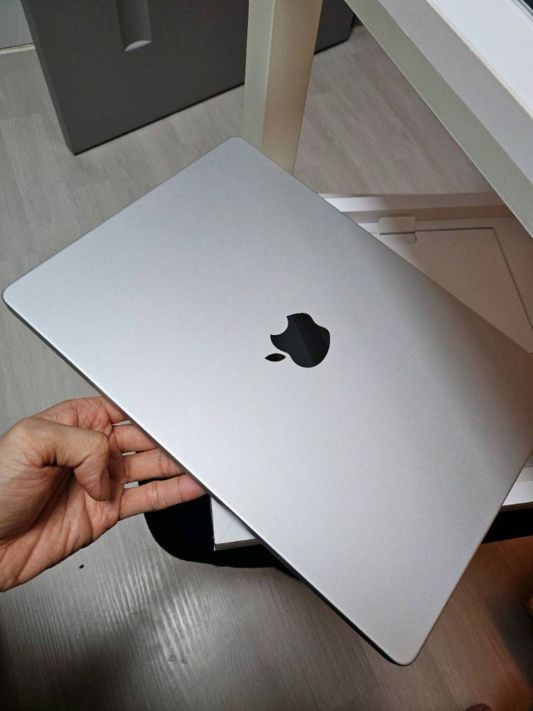 M1 맥북 프로 14인치 32g 1TB 판매 이미지