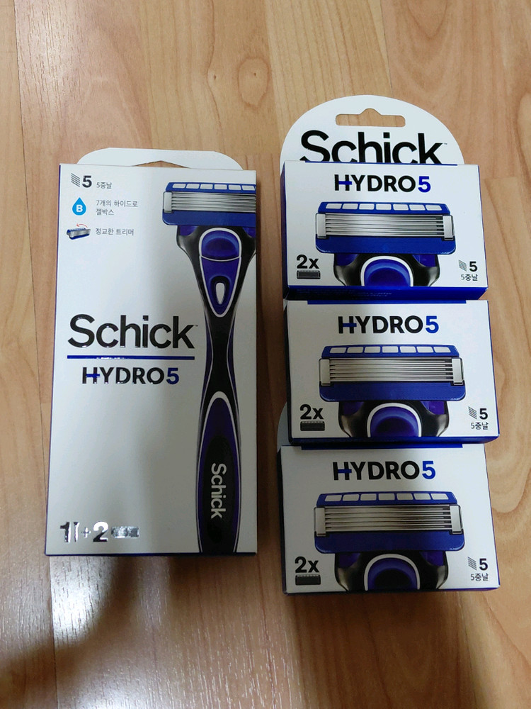 쉬크 면도기 3개와 면도날 10개 이미지