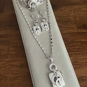 악세서리 목걸이 귀걸이 팔찌 세트 이미지