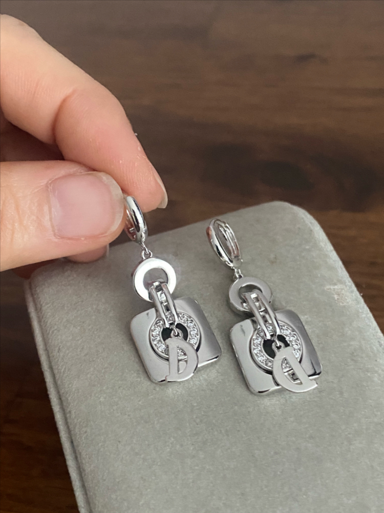 악세서리 목걸이 귀걸이 팔찌 세트 이미지