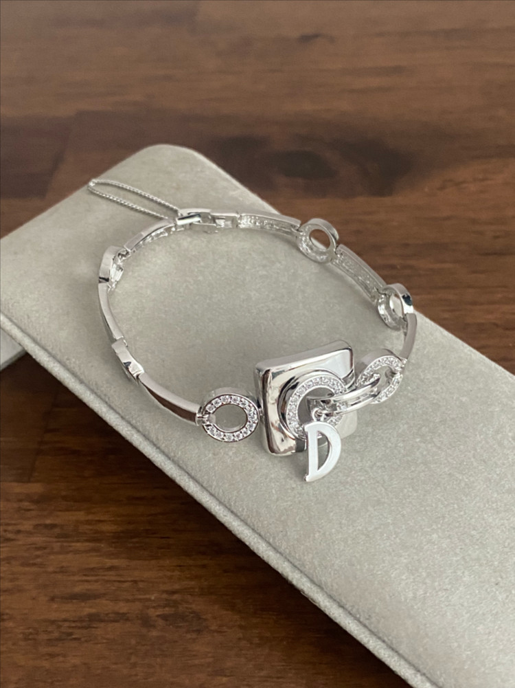 악세서리 목걸이 귀걸이 팔찌 세트 이미지