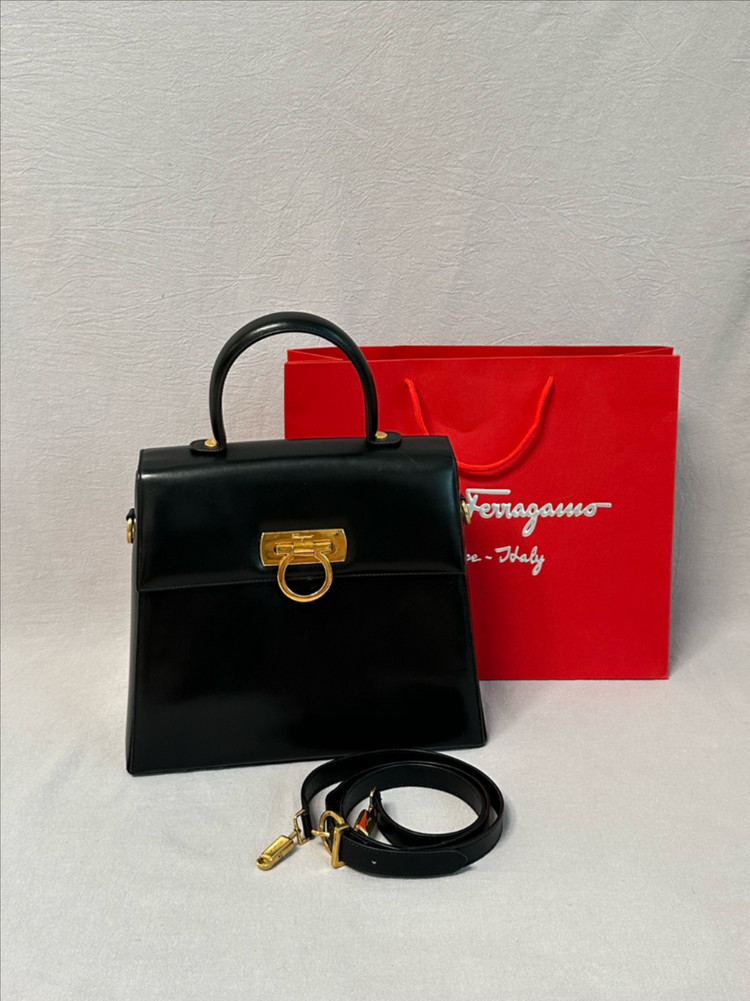 페라가모 블랙 토트백 + 스트랩 간치니 탑핸들 켈리백 이미지