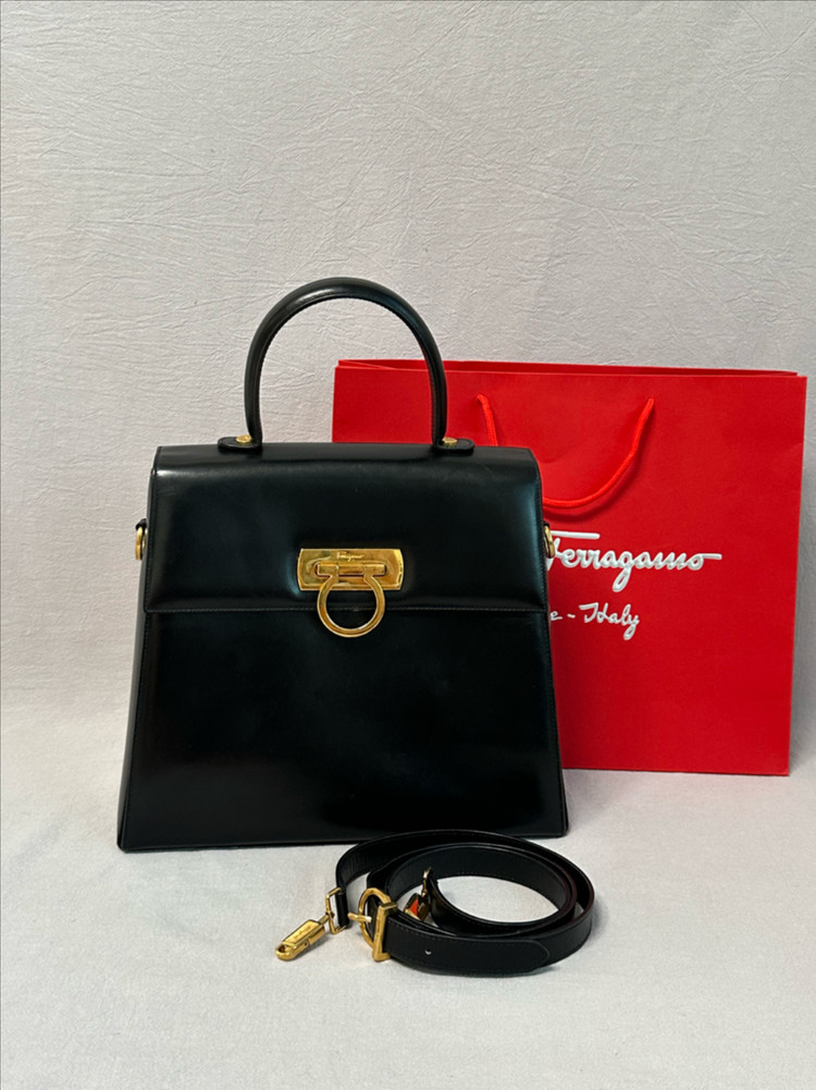 페라가모 블랙 토트백 + 스트랩 간치니 탑핸들 켈리백 이미지