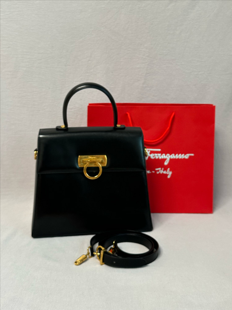 페라가모 블랙 토트백 + 스트랩 간치니 탑핸들 켈리백 이미지