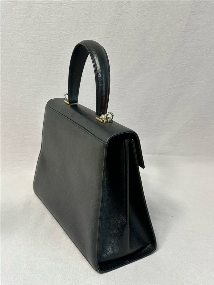 페라가모 블랙 토트백 + 스트랩 간치니 탑핸들 켈리백 사피아노 이미지