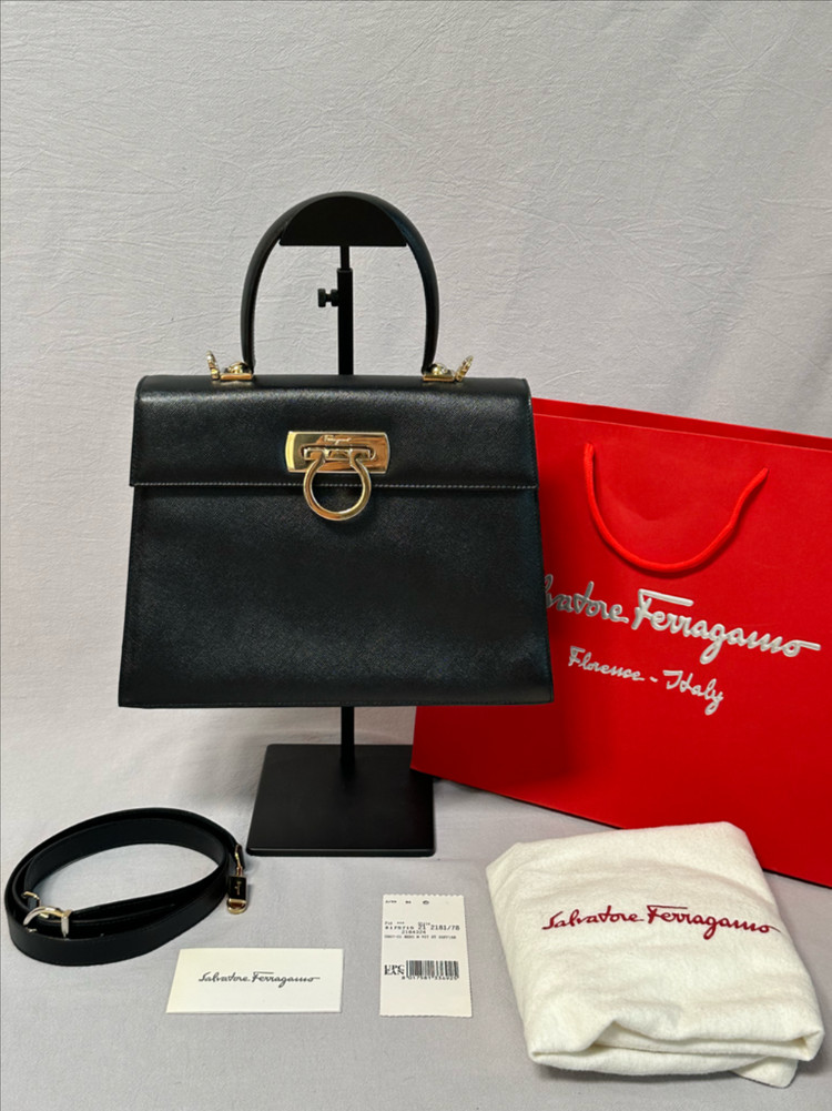 페라가모 블랙 토트백 + 스트랩 간치니 탑핸들 켈리백 사피아노 이미지