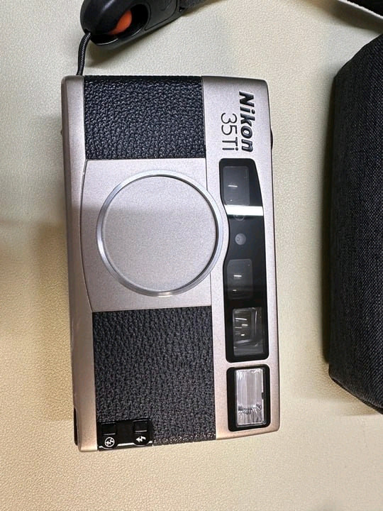 니콘 Nikon 35Ti 필름 카메라 이미지