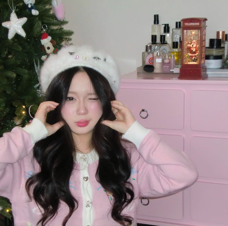 (로제, 모카, 아일릿) 카시오 엑슬림 z2000 핑크 이미지