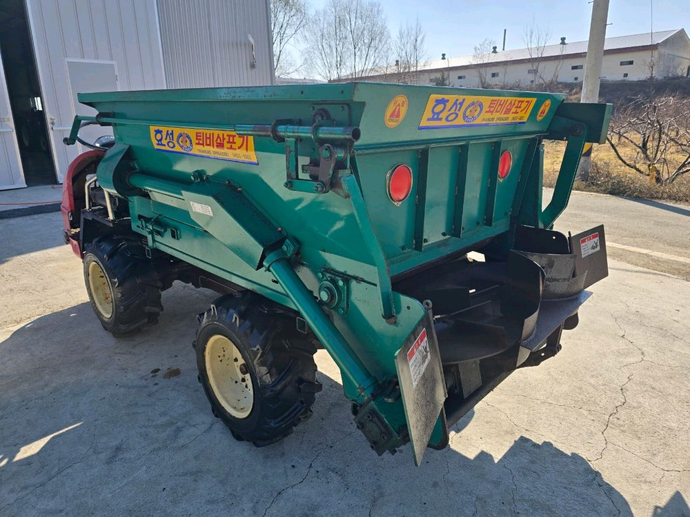 판매물품 : 아세아 운반차 겸용 퇴비살포기 판매지역 : 경북 경산 판매가격 : 590만원아세아 운반차 겸용 퇴비살 이미지