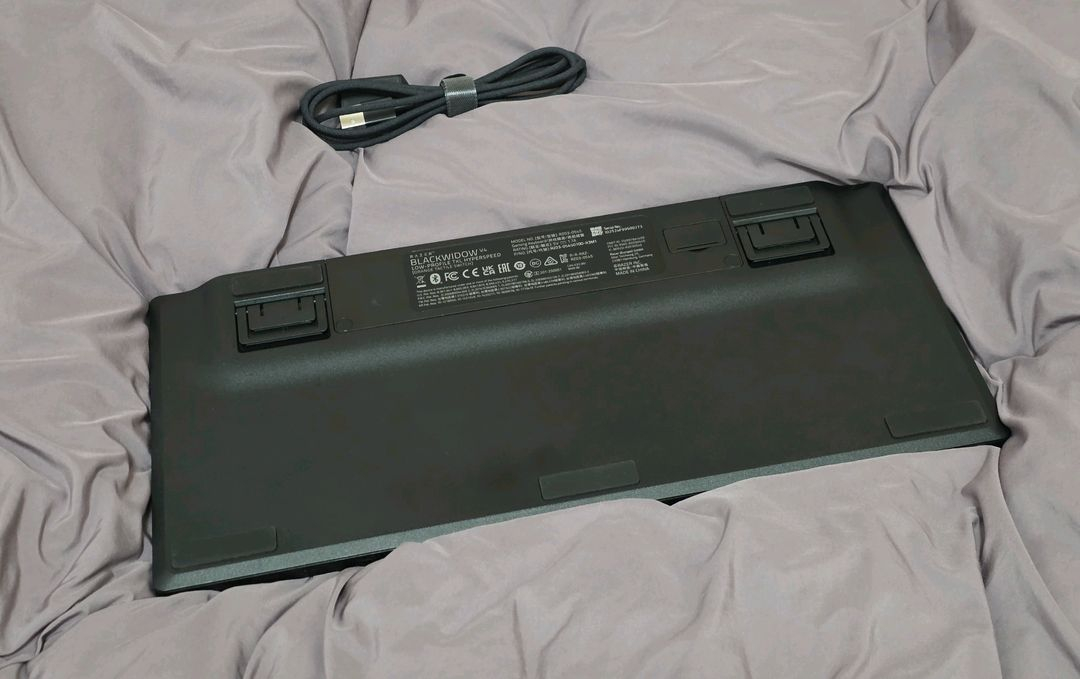 레이저 블랙위도우v4 로우프로파일 텐키리스 오렌지축 이미지