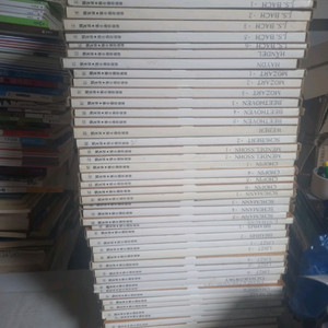 세광 세계음악전집 60권중 49권 28,60번 2권은 케이스 없음 각권 표지접어넘긴자국및 사용감 약간 있을 수 있음 이미지