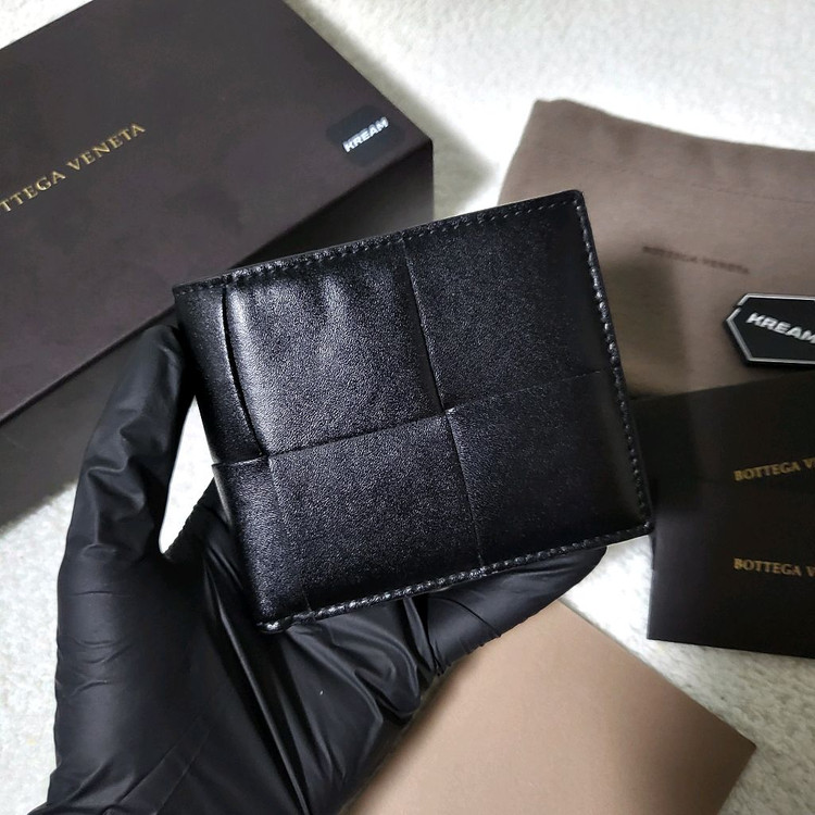 [신형/크림판] 보테가베네타 카세트 반지갑 이미지