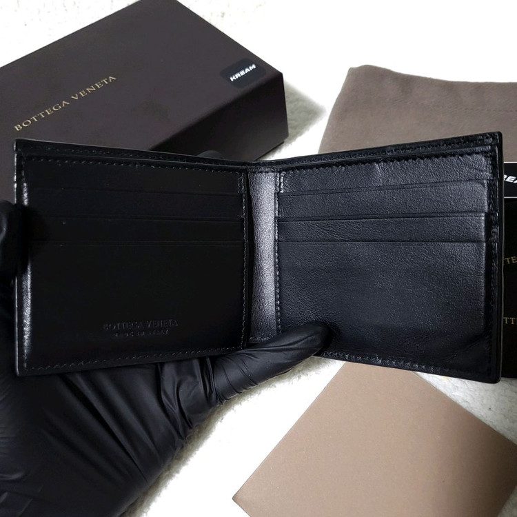[신형/크림판] 보테가베네타 카세트 반지갑 이미지