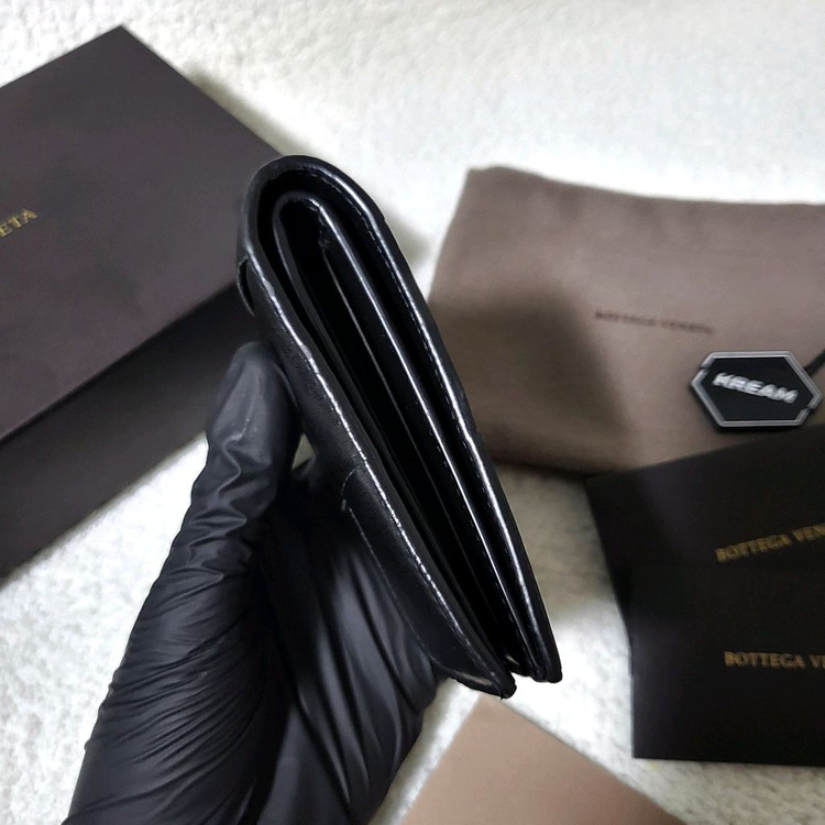 [신형/크림판] 보테가베네타 카세트 반지갑 이미지