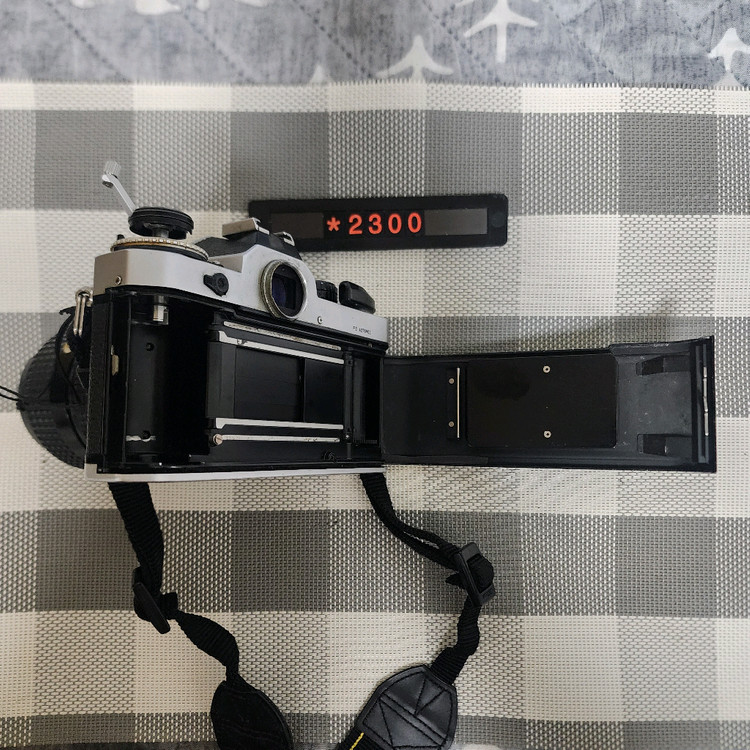 니콘 FE 실버바디 35-70 줌렌즈 필름카메라 이미지