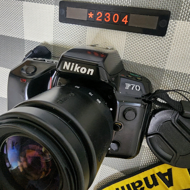 니콘 F 70 필름카메라 28-80 줌렌즈 이미지