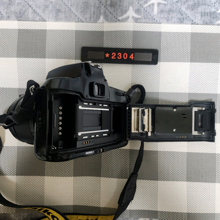 니콘 F 70 필름카메라 28-80 줌렌즈 이미지