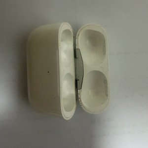 에어팟 프로 2세대 라이트닝 본체 이미지