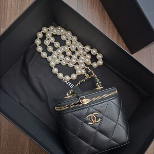 샤넬 베니티백 진주 램스킨 이미지