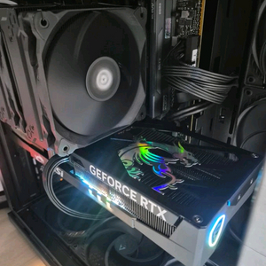 고사양 게이밍 컴퓨터 이미지