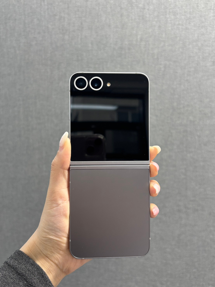 삼성 갤럭시 Z 플립6 실버 256GB/ 중고폰업무폰저가폰세컨폰공기계게임폰효도폰게임폰알뜰폰 이미지