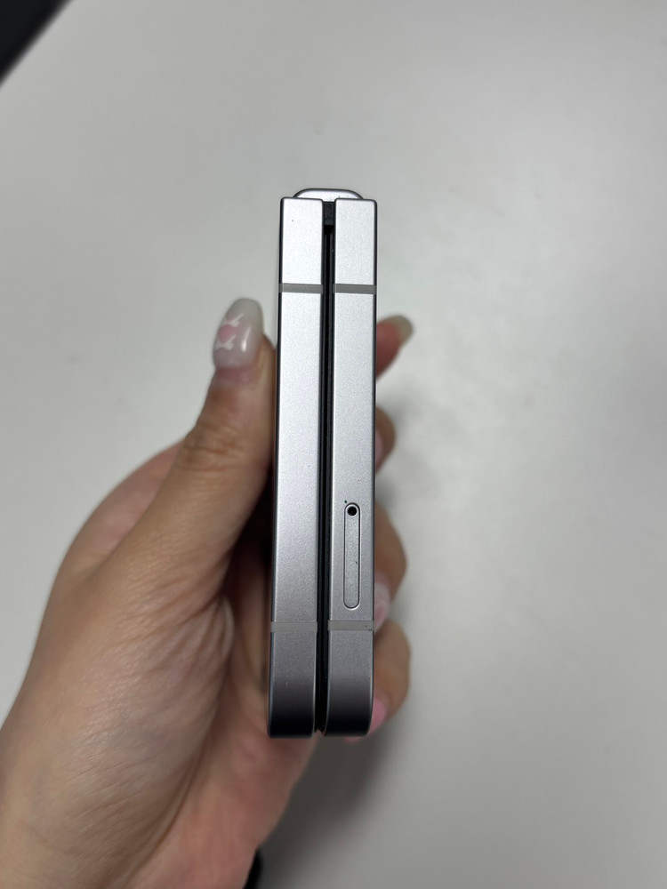 삼성 갤럭시 Z 플립6 실버 256GB/ 중고폰업무폰저가폰세컨폰공기계게임폰효도폰게임폰알뜰폰 이미지