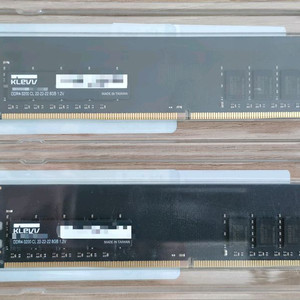 에센코어 KLEVV DDR4-3200 CL22 8GB 데스크탑 램 ram 사진에서 보시는 것처럼 2개 입니다.컴퓨터 이미지