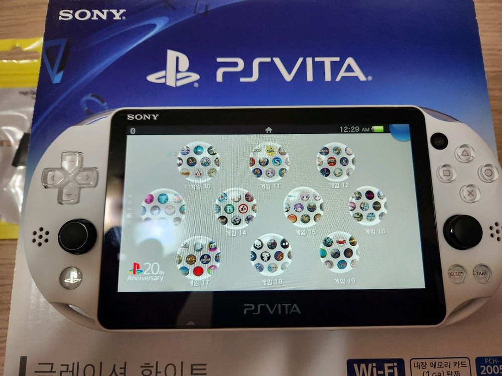 PSVITA 2세대 글레이셔 화이트 512GB 이미지
