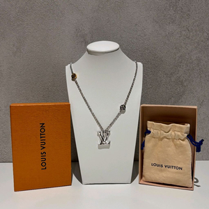 루이비통 버질아블로 카빙 펜던트 목걸이 이미지