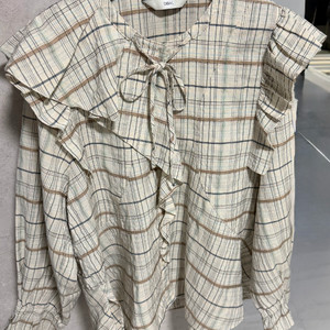 듀엘 러플 블라우스 이미지