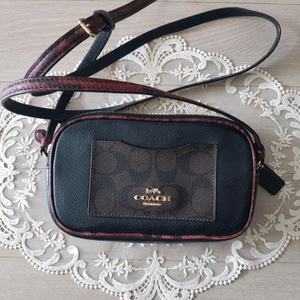 코치 파이톤배색 더블집 크로스백 이미지
