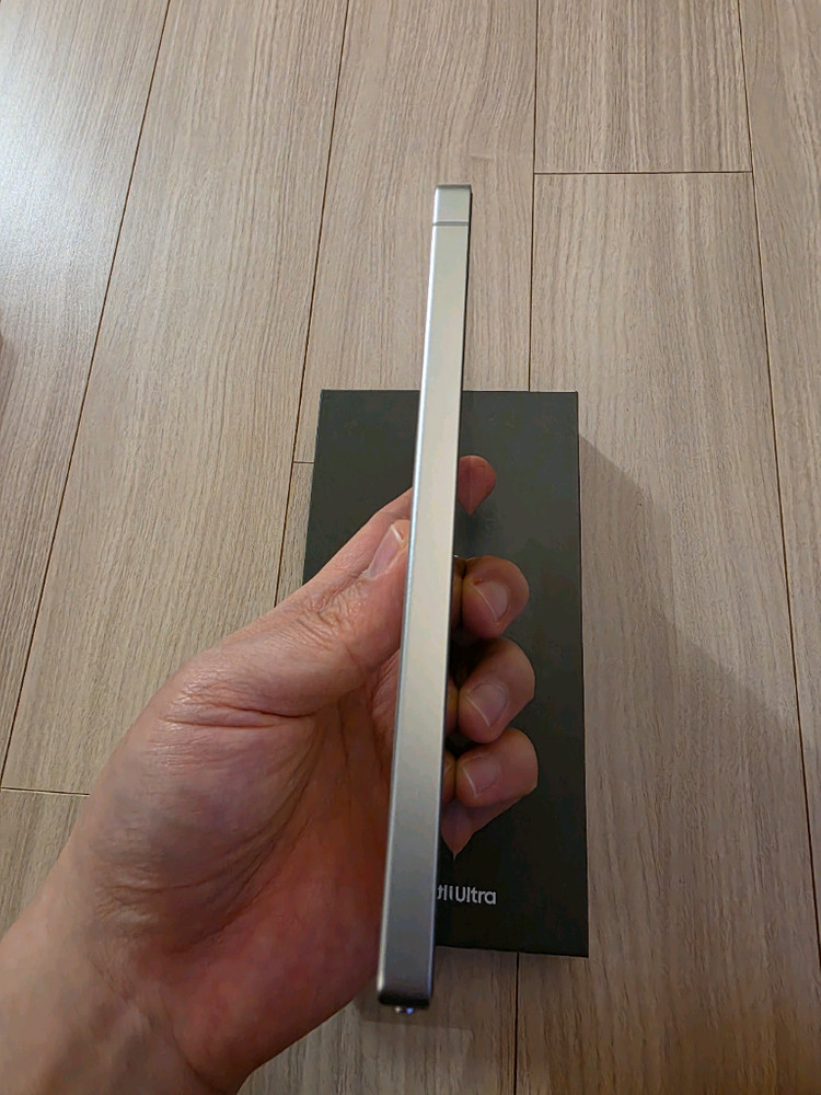 자급제 갤럭시s25 울트라 512기가 티타늄 화이트 실버 상태 좋음 + 실리콘 케이스 포함 이미지