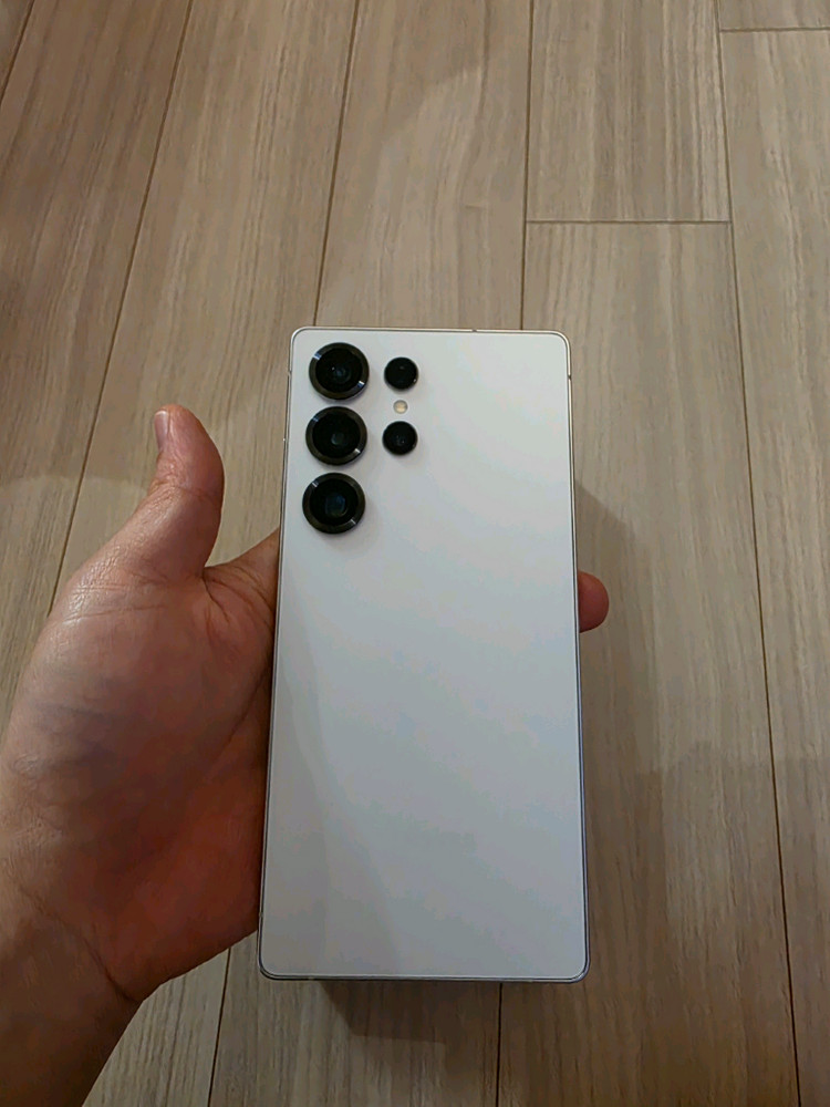 자급제 갤럭시s25 울트라 512기가 티타늄 화이트 실버 상태 좋음 + 실리콘 케이스 포함 이미지