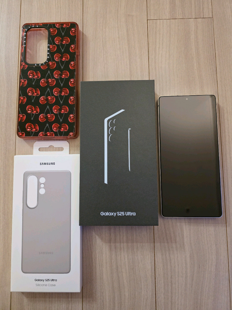 자급제 갤럭시s25 울트라 512기가 티타늄 화이트 실버 상태 좋음 + 실리콘 케이스 포함 이미지