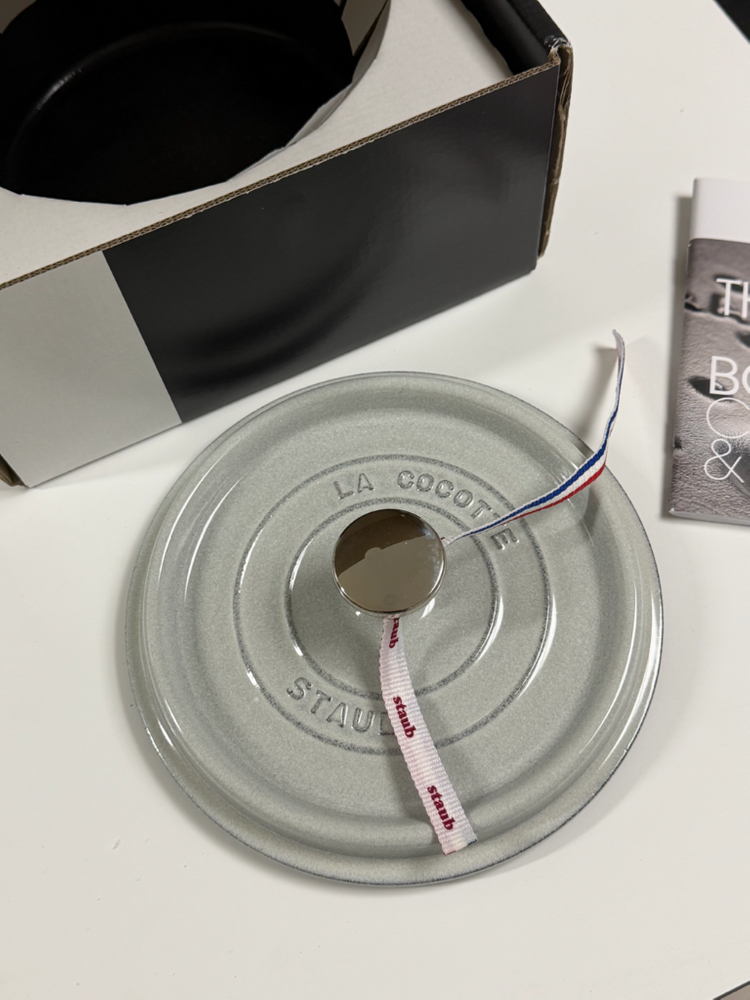 스타우브 꼬꼬떼 18cm 화이트트러플 새상품 이미지