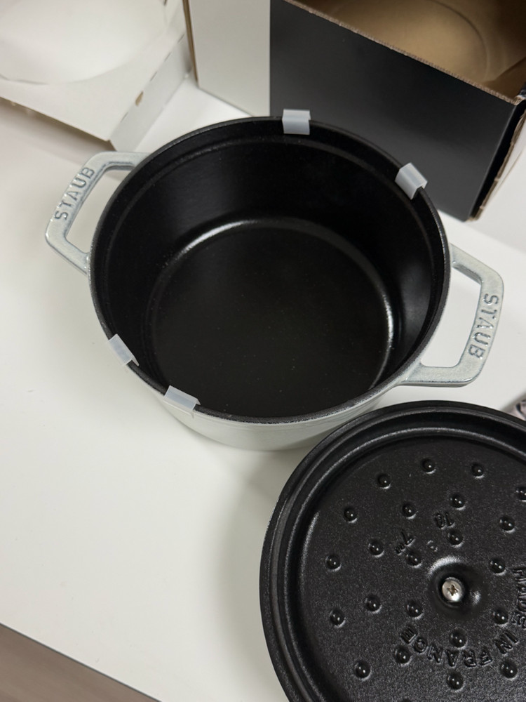 스타우브 꼬꼬떼 18cm 화이트트러플 새상품 이미지