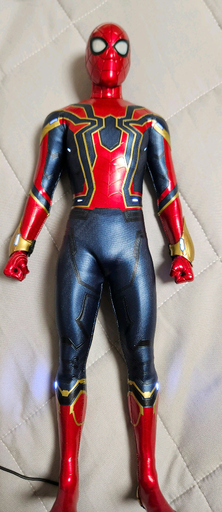 핫토이 아이언 스파이더맨 2.0 엔드게임 아티산 에디션 이미지