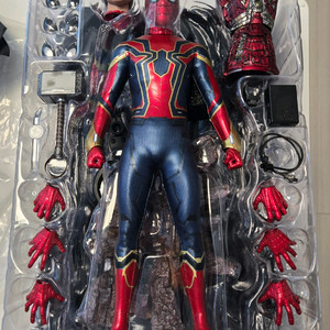 핫토이 아이언스파이더 2.0 헤드변경 이미지