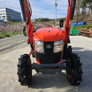 구보다 56마력 풀옵션 트랙터 이미지