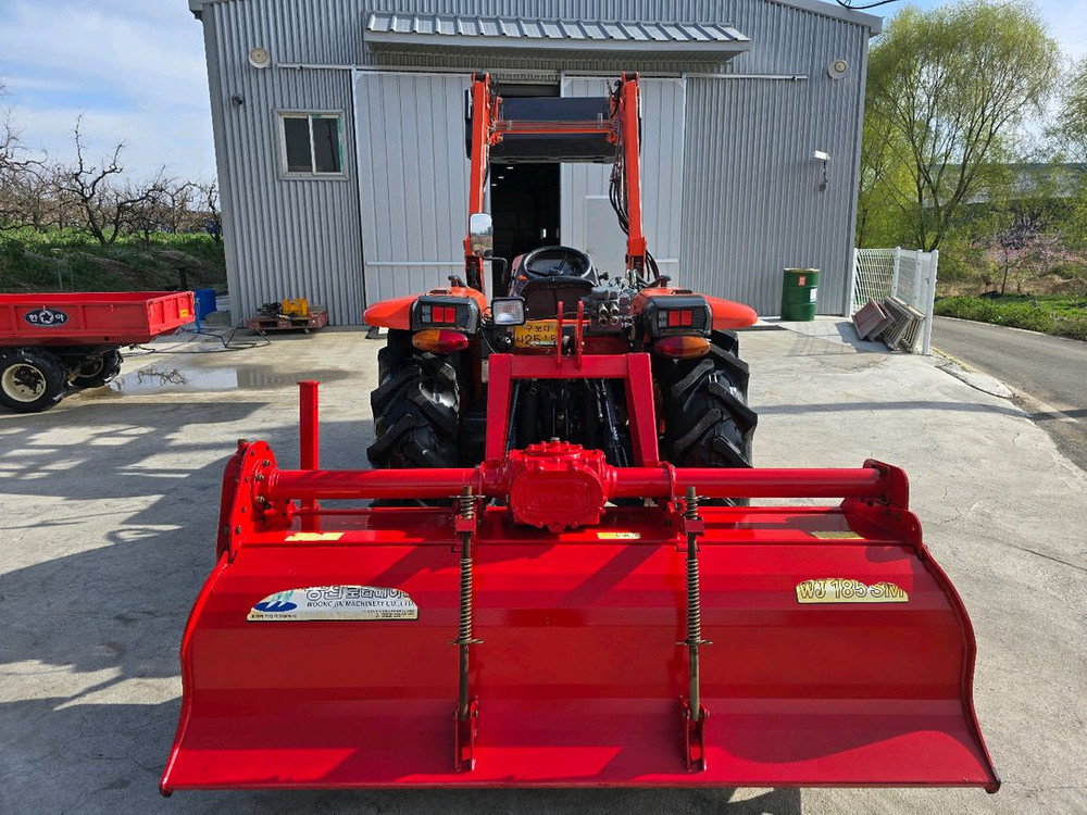 구보다 56마력 풀옵션 트랙터 이미지